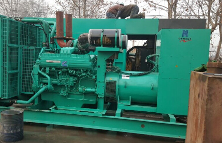 城阳发电机组如何判断水冷式机油散热器内部是否需要清洗？